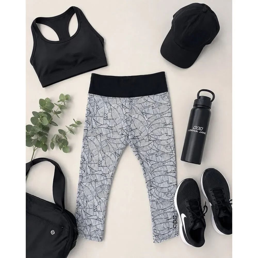 Lorna Jane Banana Leaf Print Cropped Leggings Activewear Capri Pants Black White